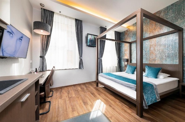 Opera Garden Hotel & Apartments image 9